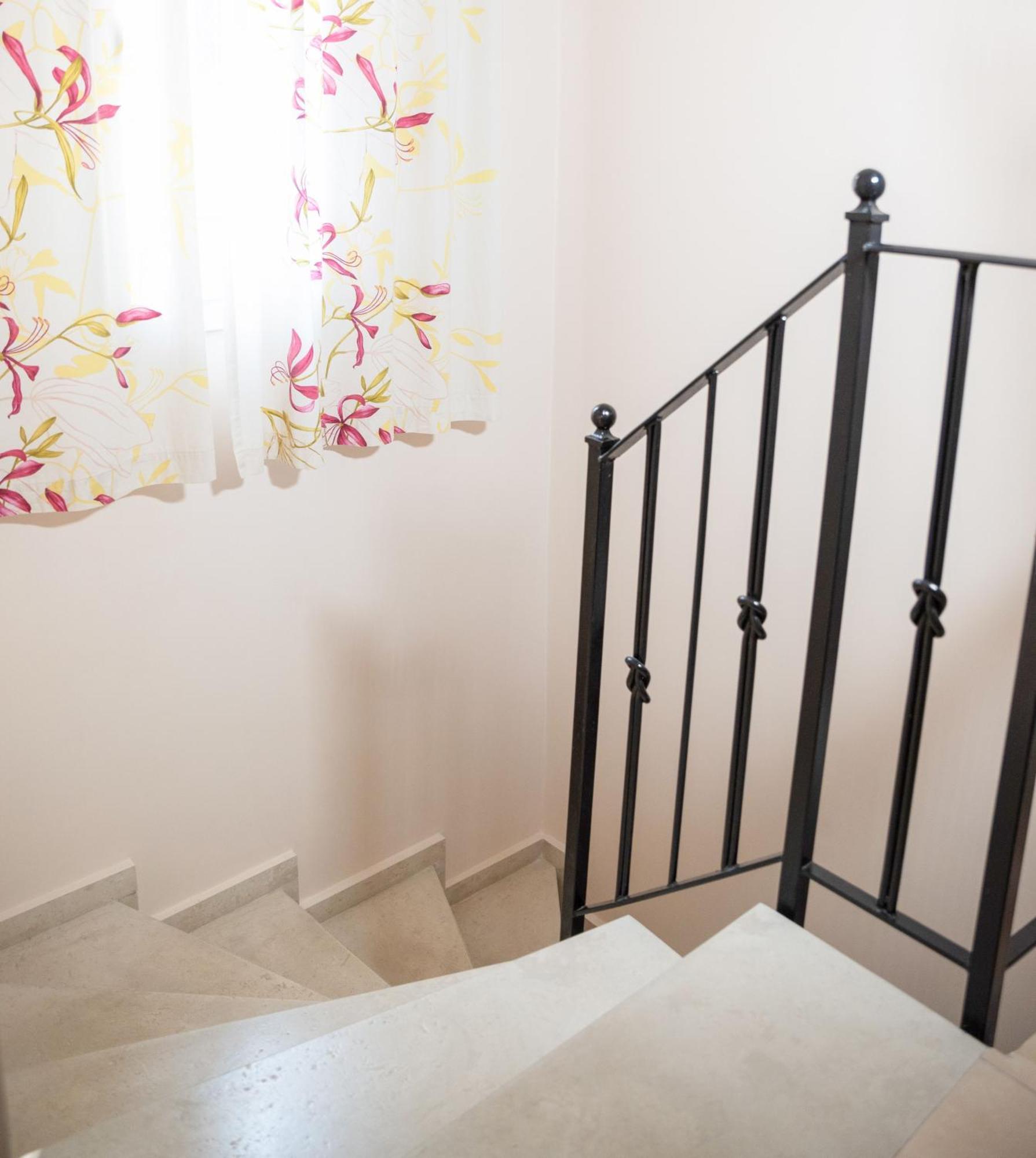 Solari Hill Maisonette Two Private Parking Alepou 外观 照片