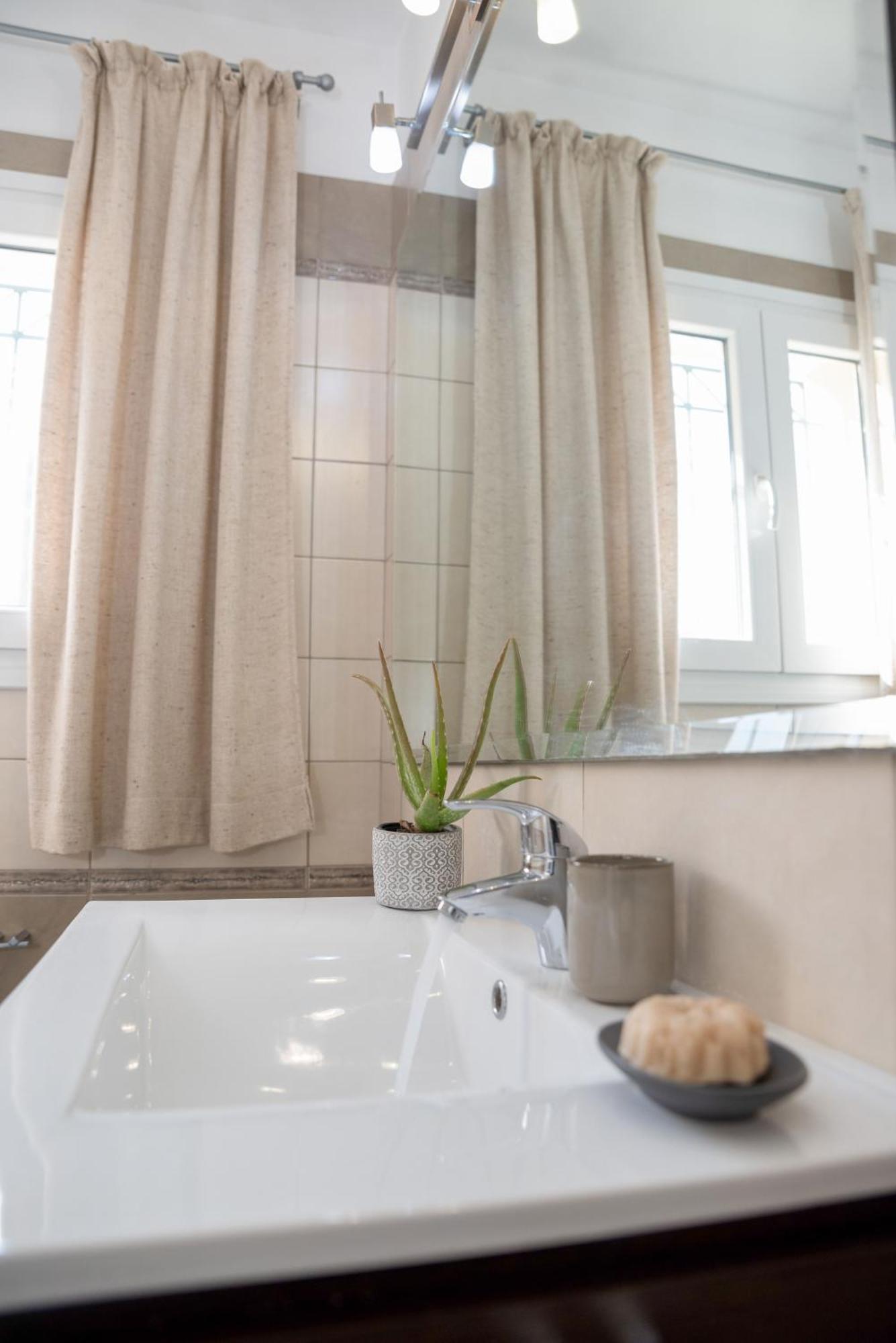 Solari Hill Maisonette Two Private Parking Alepou 外观 照片