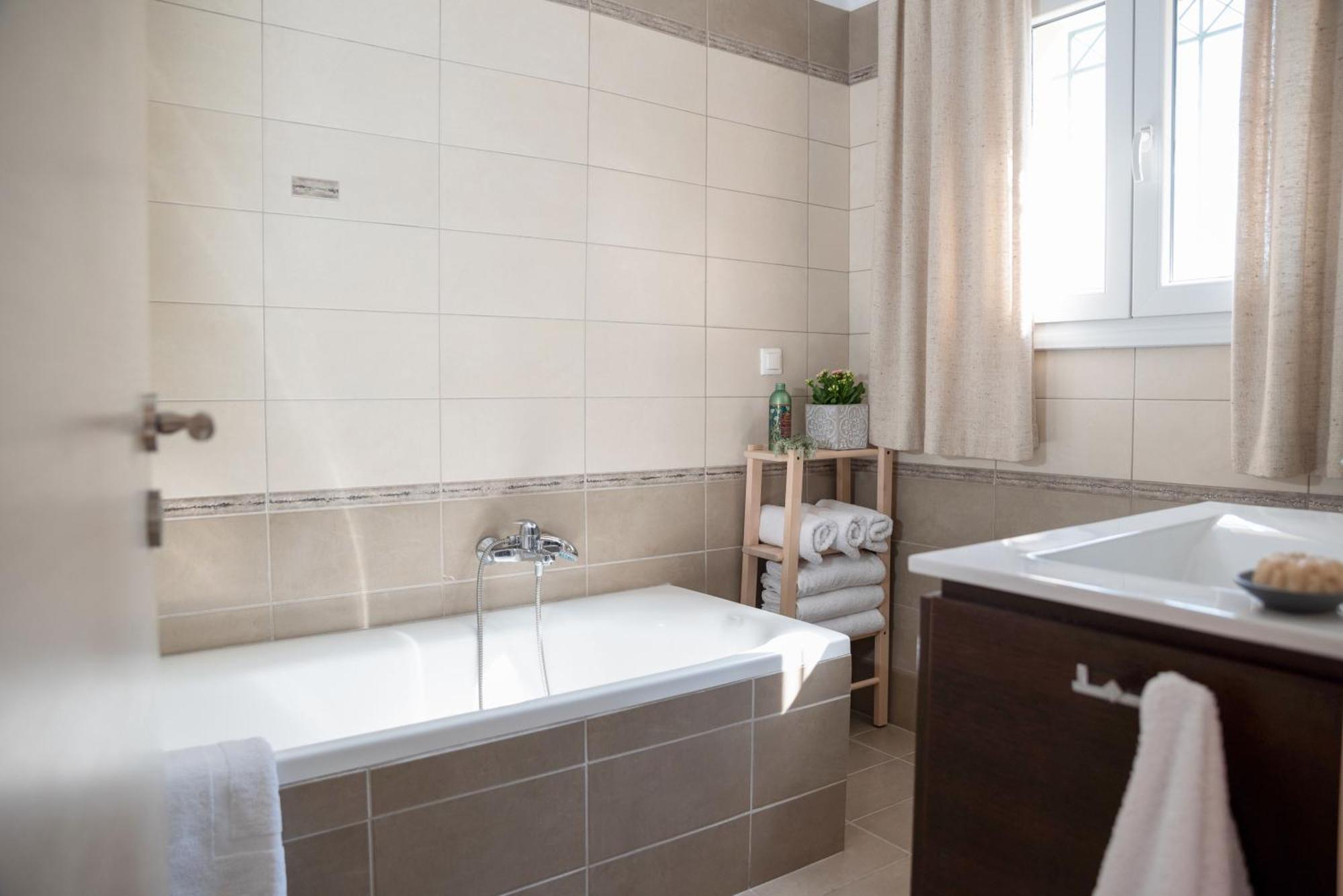 Solari Hill Maisonette Two Private Parking Alepou 外观 照片